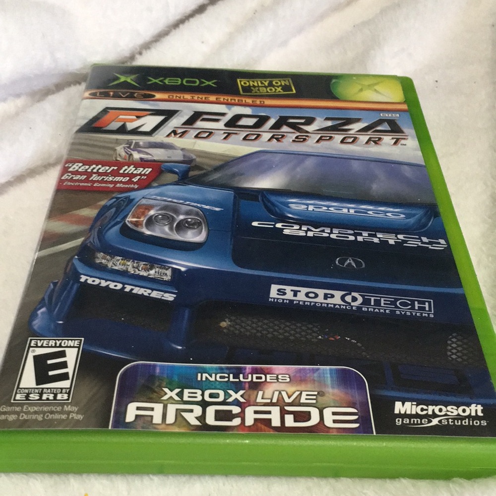 Xbox Forza Motorsport includes Xbox live arcade game